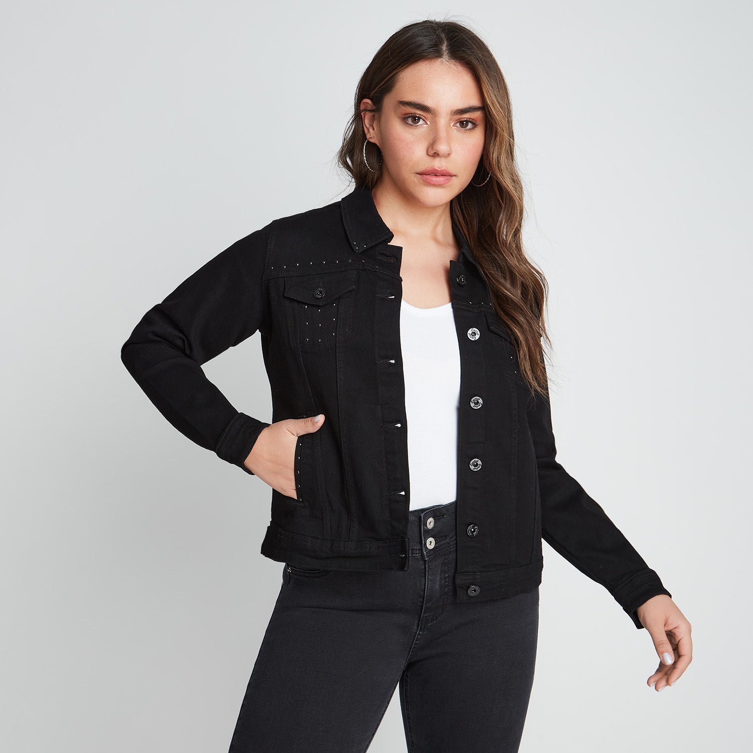 Chaqueta Mezclilla Con Aplicación De Tachas